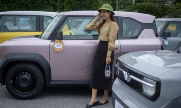 Vừa bàn giao, xe VinFast VF3 chạy “bon trên những dặm đường”, khách hàng nhận xét như thế nào?