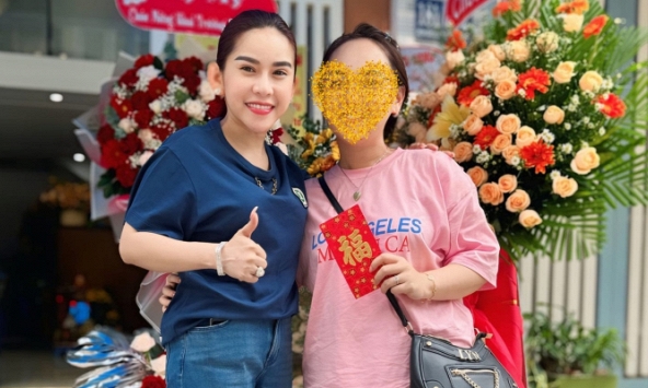 Bình Tinh xuất hiện, có hành động này với em gái Hồng Loan