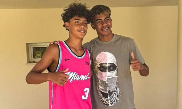 Quý tử nhà Ronaldo chụp ảnh cùng thần đồng Lamine Yamal, ngoại hình lấn át nhà vô địch Euro bởi một thói quen tốt từ người bố nổi tiếng