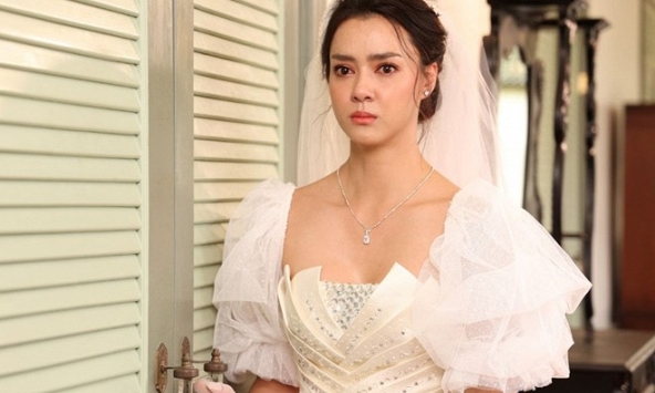 Đêm tân hôn, thấy chồng ngồi bần thần mà không chịu vào phòng, tôi gạn hỏi thì bật ngửa với lời cầu xin của anh