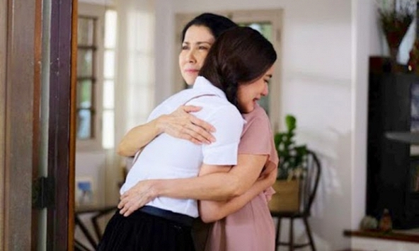 Lấy chồng giàu, một tháng sau, chị gái khiến cả nhà điêu đứng khi xin bố mẹ mảnh đất để bán đi lấy tiền trả nợ