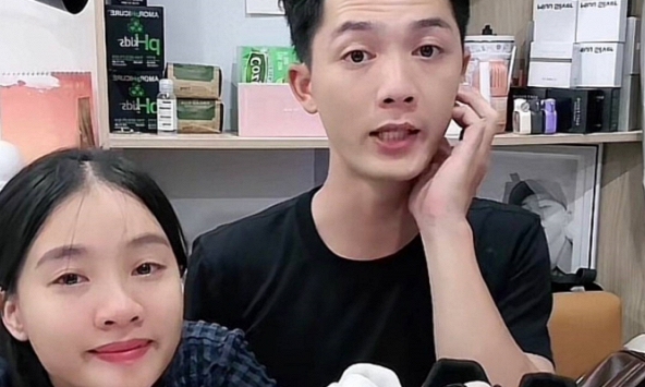 Quế Anh bật khóc nức nở trên livestream vẫn tiếp tục bị chê vì “không biết kiềm chế cảm xúc”