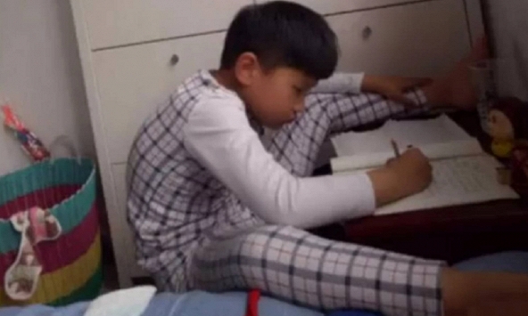 Học sinh tiểu học viết văn, được A+ hẳn hoi nhưng netizen đọc câu nào thấy 'đau mông' thay câu nấy