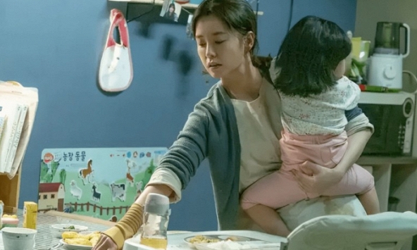 Nửa đêm, trời mưa bão, nghe tiếng con gái khóc nức nở cầu cứu mà tôi đau lòng, hôm sau đành quyết định tái hôn cùng chồng cũ