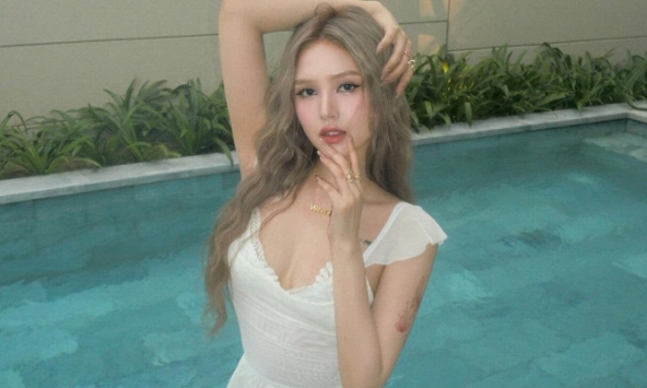 Xoài Non làm gì giữa lúc chuyện hẹn hò Gil Lê bị khui gây dậy sóng?