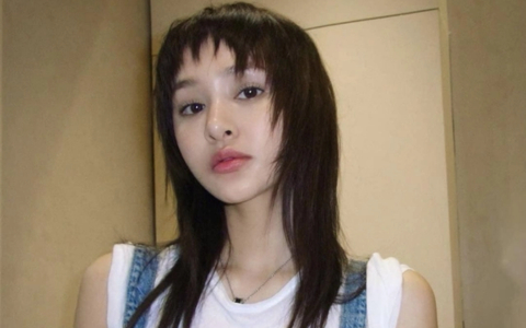 Động thái khó hiểu của Hiền Hồ