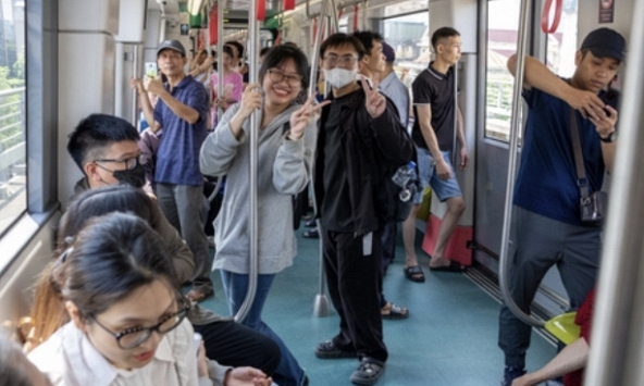 Metro Nhổn - ga Hà Nội bắt đầu đón những vị khách đầu tiên, nhiều trải nghiệm vô cùng thú vị!