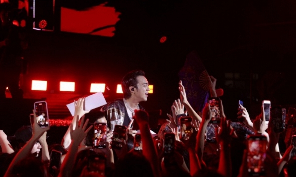 “Anh trai” Soobin và Mono khuynh đảo đại nhạc hội chào tân sinh viên tại Hà Nội