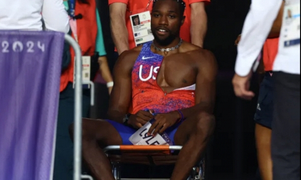 Ngôi sao điền kinh Olympic mắc Covid vẫn chạy băng băng, giành huy chương xong liền ngã gục, phải ngồi xe lăn rời sân