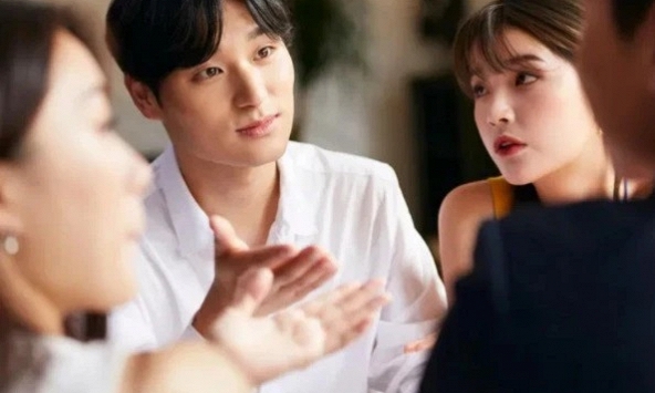 Khi chia tài sản, chị dâu từ chối nhận số tiền 500 triệu, chỉ xin một tấm ảnh cũ, bố tôi đau xót thốt lên: 'Đúng là con dâu tôi!'