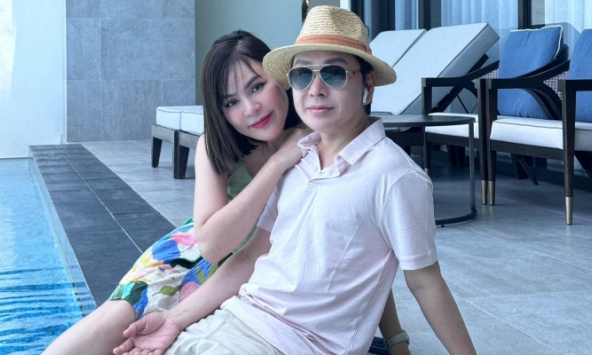 Vũ Luân livestream hé lộ chuyện đi nước ngoài diễn với nghệ sĩ cải lương Phượng Hằng