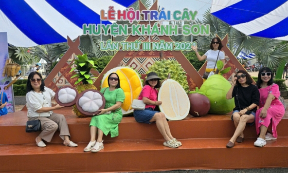 Lễ hội trái cây Khánh Sơn lần thứ III năm 2024: Nơi tình đất, tình người gắn kết 