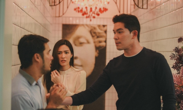 Nửa đêm có người đàn ông lạ đến đập cửa, đe dọa: Tôi sốc khi biết có đồng nghiệp đã 'bán đứng' mình