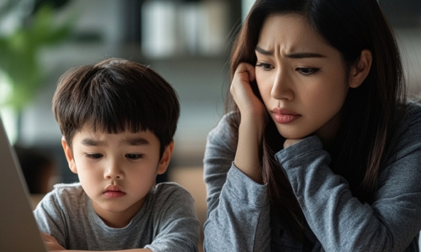 Bà mẹ ở TP.HCM chán nản và lo sợ, thấy không còn thương con: Nghe lý do hội phụ huynh quá ngao ngán