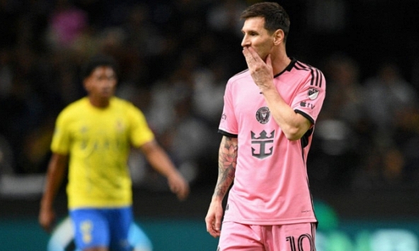 Messi nhận tin sét đánh