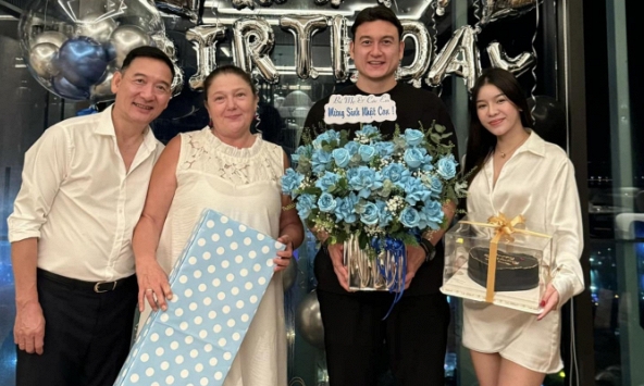 Vừa cưới vợ đẹp, thủ môn Đặng Văn Lâm lại đón tin vui đúng ngày sinh nhật 