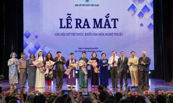 Lễ ra mắt Chi hội Nữ trí thức khối Văn hóa Nghệ thuật và Đêm nghệ thuật 'Những đóa sen Việt Nam'