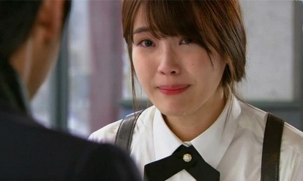 Lễ Vu Lan, anh tôi đặt 10 mâm cỗ ở nhà hàng, tôi gọi điện định khoe với mẹ thì bật khóc khi thấy bữa cơm bà đang ăn