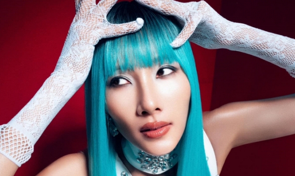 Động thái của Hoàng Thuỳ sau khi Thanh Hằng có lời: 'Đường chị đang đi, em chen vô rồi bảo chị ép'