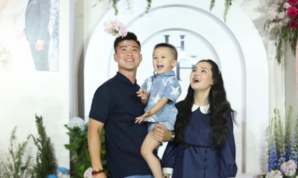 Con trai vô tình để lộ cách ngôi sao bóng đá nổi tiếng xưng hô với ái nữ cựu chủ tịch CLB Sài Gòn khi ở nhà