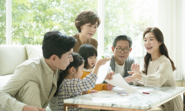 Thuê giúp việc chăm sóc bố chồng, một năm sau, bố đòi tổ chức đám cưới khiến cả nhà xáo trộn