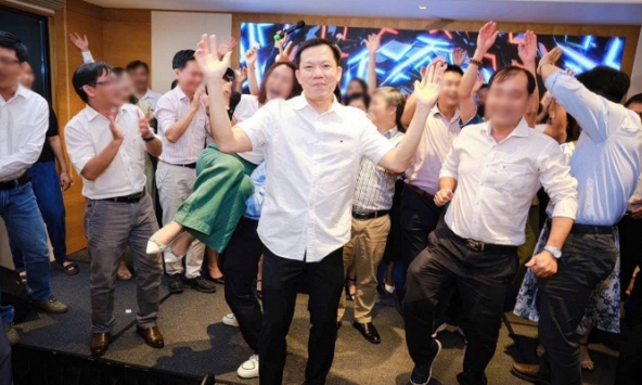 Khoe ảnh đi họp lớp, bác sĩ Thịnh bị hỏi xoáy chuyện 'nhạy cảm' 