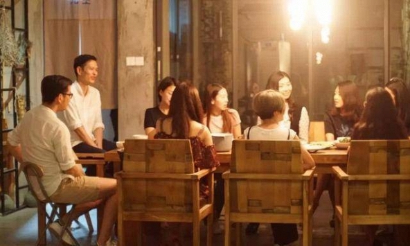 Không chịu đóng 1 triệu khi họp lớp, 2 người có phản ứng dữ dội rồi nóng bừng cả mặt khi xem mảnh giấy nhỏ