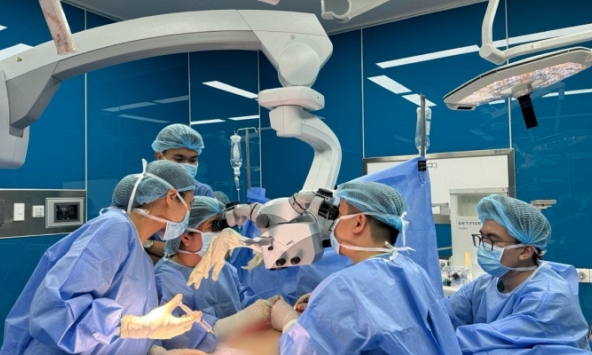 Người phụ nữ hiếm muộn, đang mang thai IVF lại nhập viện vì từng tiêm filler 'nâng cấp' vòng ba: Hội chẩn toàn viện!