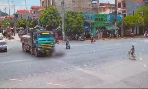 Hiện trường tai nạn thương tâm khiến hai mẹ con thương vong ở Lạng Sơn