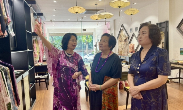 Khảo sát sản phẩm tham gia Triển lãm Sản phẩm khoa học và công nghệ tại Hội nghị INWES-APNN 2024