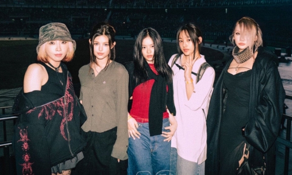 NewJeans lần đầu chung khung hình đọ sắc với “chị gái BLACKPINK', gây tranh cãi vì một lý do