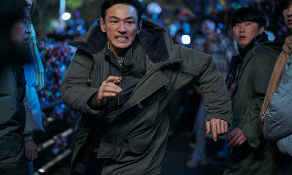 'Đố Anh Còng Được Tôi '- Siêu phẩm hài hành động của Hwang Jung-min và Jung Hae-in xác nhận ngày khởi chiếu tại Việt Nam 