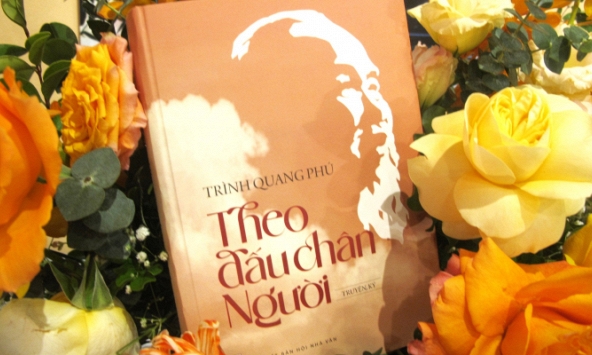 “Theo dấu chân Người”: Thêm một nguồn tư liệu quý về Chủ tịch Hồ Chí Minh