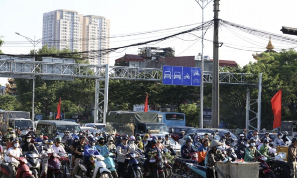 Hà Nội: Người dân đội nắng chen chúc trên đường từ sớm dịp nghỉ lễ 2/9