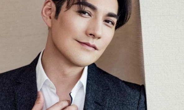 Mỹ nam hàng đầu dám từ chối lời cầu hôn trị giá 350 tỷ của một nữ đại gia để cưới tình yêu từ cái nhìn đầu tiên 