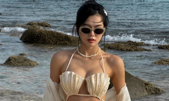 Profile cực xịn của mỹ nữ đỏng đảnh trong “Đi giữa trời rực rỡ”