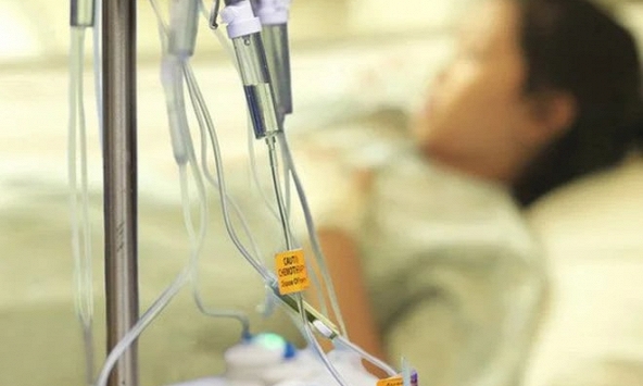 Cô gái 27 tuổi mắc ung thư buồng trứng di căn đến phổi, đau khổ chỉ ra một triệu chứng sớm nhưng lại coi thường