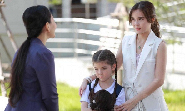 Đem con gửi nhà bố mẹ được 2 ngày, qua ngày thứ 3 thì chị dâu chở con về trả, kèm câu nói khiến tôi ngã bệnh