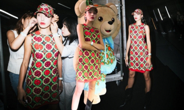 Gigi Hương Giang lần đầu catwalk tại Seoul Fashion Week.