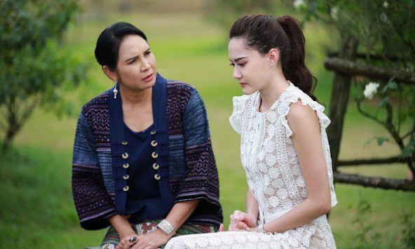 Cưới được một tháng, em gái về nhà khóc lóc, ngay hôm sau, mẹ ép vợ chồng tôi phải bán hết vàng cưới, rút tiền tiết kiệm đưa cho em