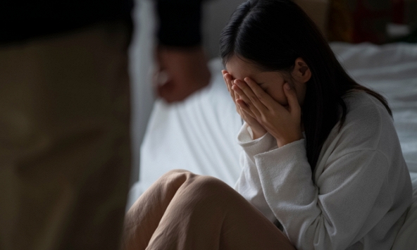 Vô tình làm vỡ một cái tách, tôi bị chồng mắng chửi đuổi đi và càng đau đớn khi biết thú vui xa xỉ của anh