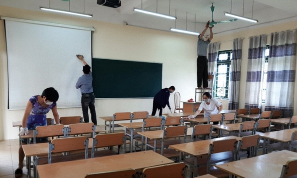 Nhiều trường học ở Hà Nội chuyển sang học trực tuyến vì mưa lũ