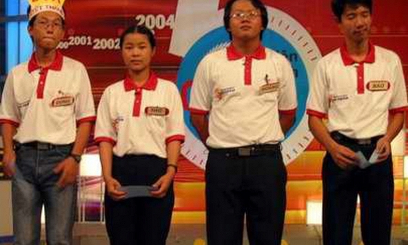 Nói tới chuyện về nước cống hiến, một Quán quân Olympia từng chia sẻ: 'Nghĩ chúng tôi sợ về là coi thường chúng tôi quá'