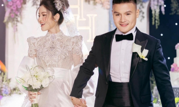 Quang Hải - Chu Thanh Huyền góp hàng trăm triệu ủng hộ đồng bào khắc phục hậu quả lũ lụt, ông Park Hang-seo xúc động động viên từ xa