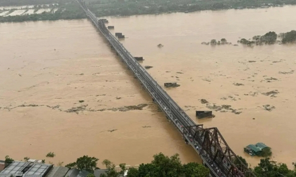 Lũ sông Hồng vượt mức báo động 2, Hà Nội đã di dời hàng trăm hộ dân