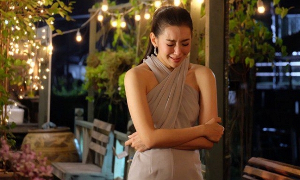 Thấy quà Trung thu chồng chuẩn bị cho nhà ngoại, da mặt tôi tê rần mà không dám hé răng trách nửa lời