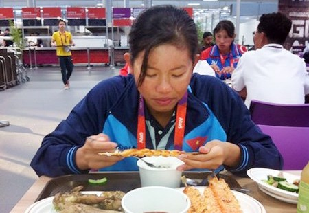 Một bữa ăn của Ánh Viên gồm 1kg thịt bò, 50 con tôm, 1 lít sữa, tại sao có thể ăn hết được?