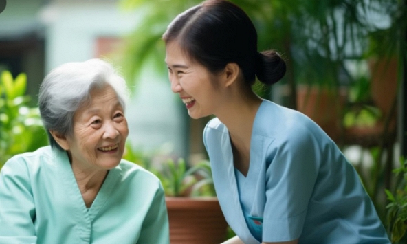 Mẹ chồng khen con dâu cả tuần nào cũng mang đồ qua biếu, còn dâu út chẳng có gì, liền bị hàng xóm 'tạt cho gáo nước' bừng tỉnh