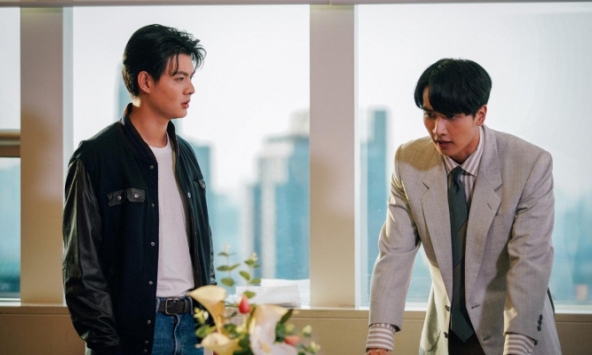 Lương 20 triệu/tháng, chồng tôi vẫn quyết tâm tranh giành từng tấc đất với em trai, khi con trai hỏi một câu, anh ấy im bặt