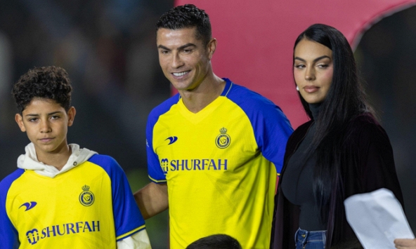 Chứng kiến cậu cả thi đấu, vợ chưa cưới của Ronaldo xúc động cảm thán: “Mẹ không biết…”